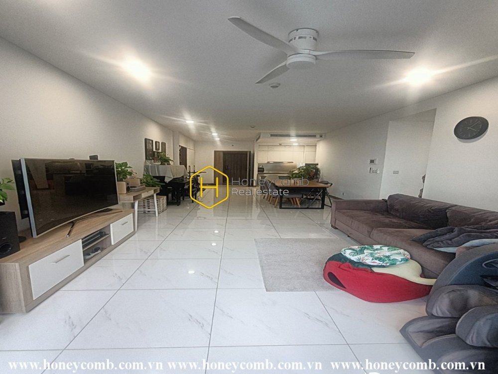 Feel the sweet space and gentle colors in the Sunwah Pearl apartment