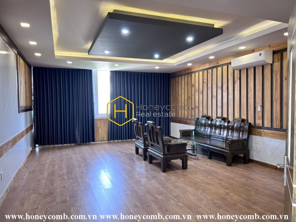 Alluring villa for rent with rustic design in District 2.