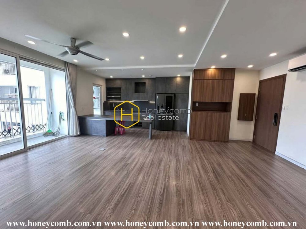 This gorgeous apartment in Tropic Garden promises to give you your most enjoyable time